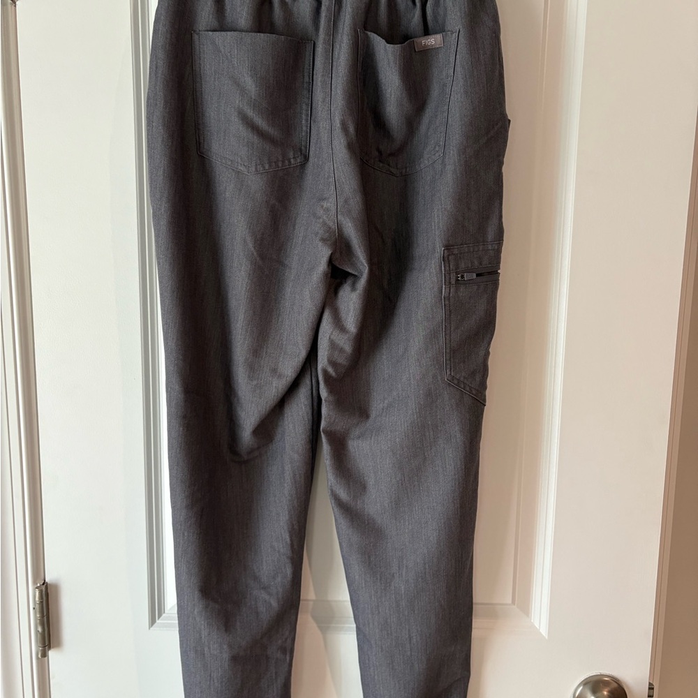 Gray Figs joggers with elastic waist. - Picture 2 of 5